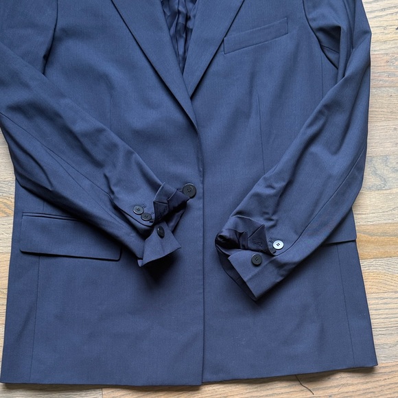 Theory Women's Navy Blazer size 2 - Picture 3 of 10